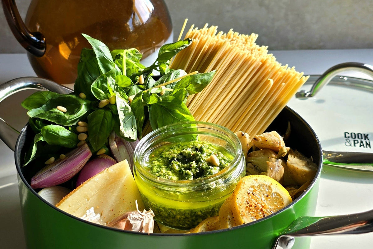 Pasta koken in grote Cook & Pan pan