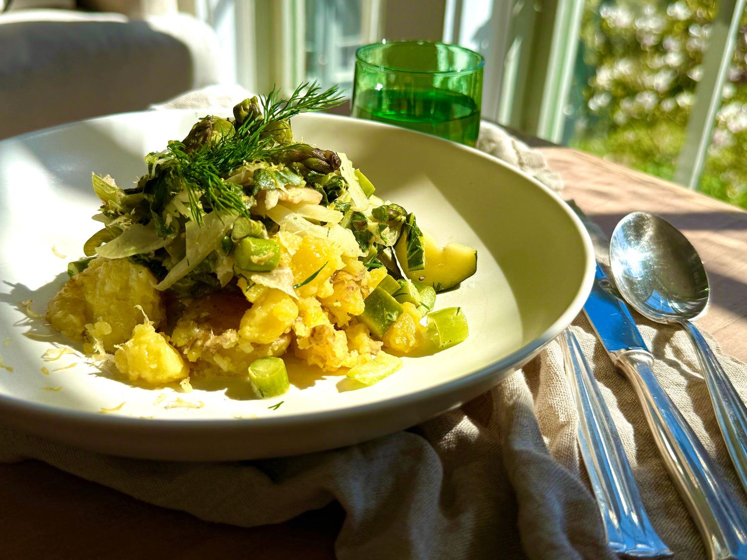 Lentestamppot met courgette, asperges en paksoi