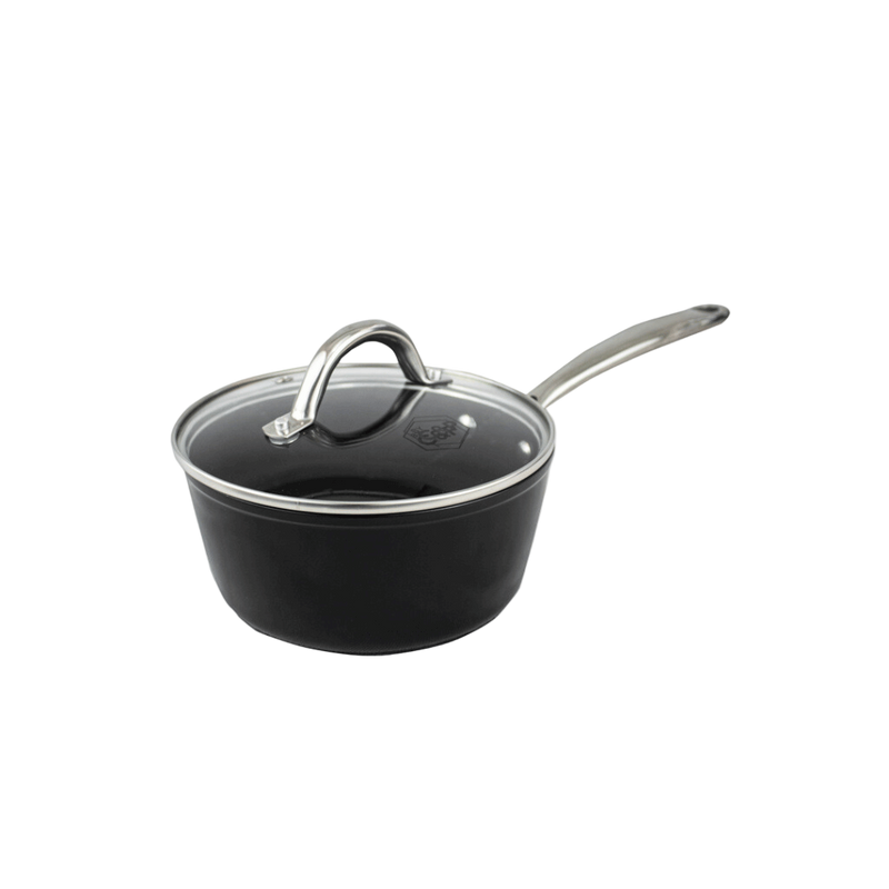 Casserole noire de 18 cm avec couvercle en verre et poignées en acier inoxydable.