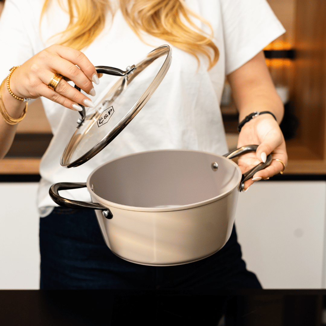 Taupe of Mind Cooking pot with lid 24 cm