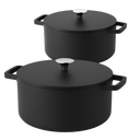 Schwarzes Set aus 2 gusseisernen Brätern mit matter Oberfläche und Edelstahlknöpfen.