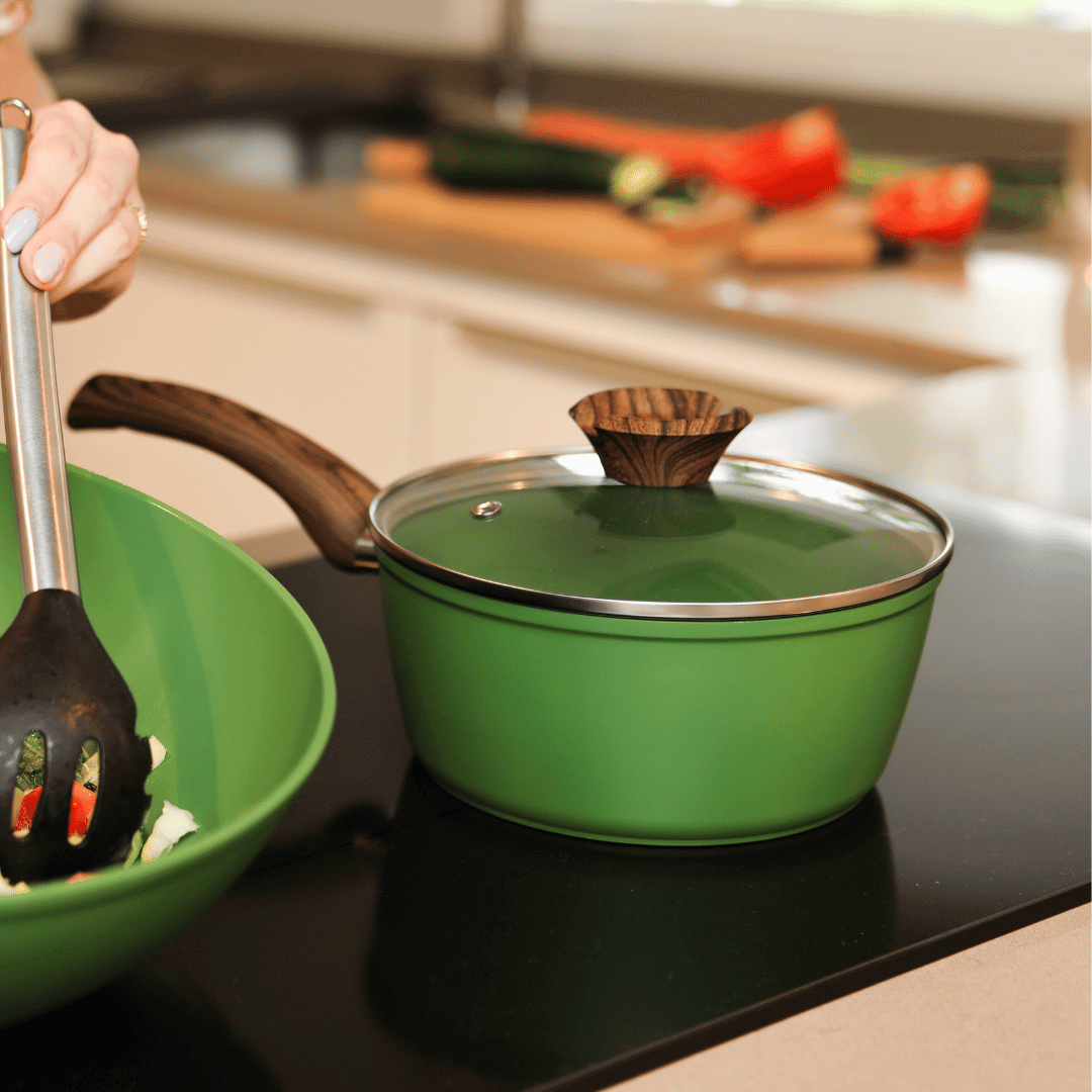 Stimmungsbild grüne sauteuse 18 cm mit Holzoptik-Griff | Go Green By C&P