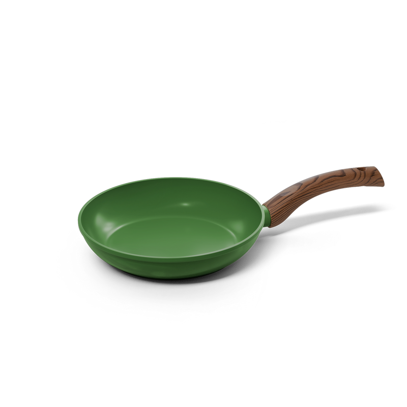Green frying pan with non-stick coating and wood-look handle, diameter 24 cm.