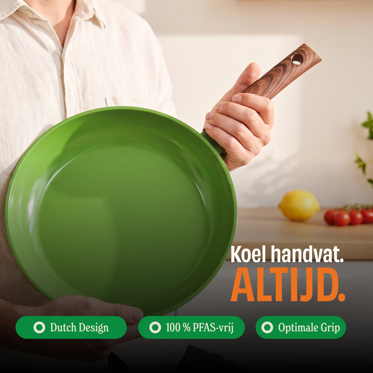 Green Go Green frying pan with wooden handle in hand, PFAS-free cooking with optimal grip