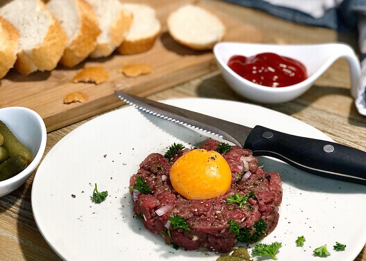 Rauwe biefstuk met worchestersaus, tabasco en mosterd