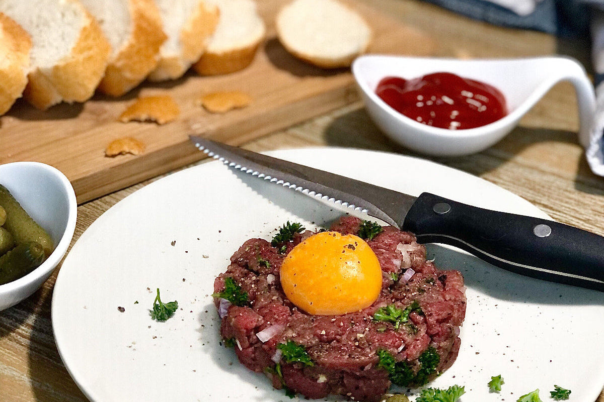 Rauwe biefstuk met worchestersaus tabasco en mosterd