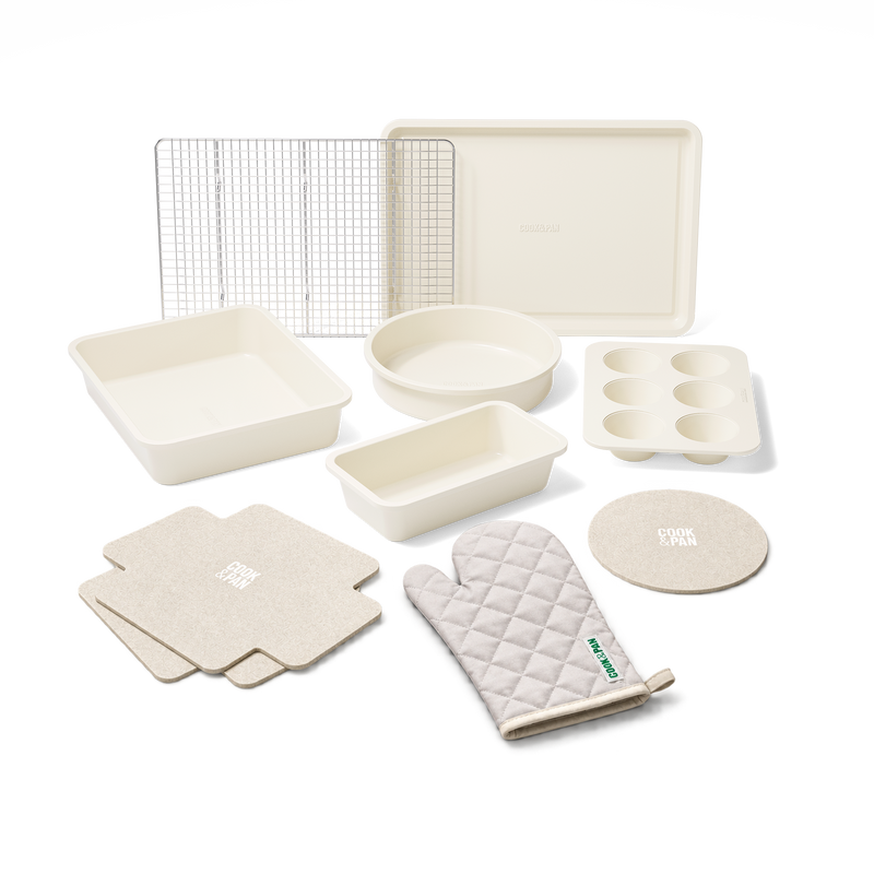 Go Ivory 10-piece baking set with baking tins, baking sheets, oven gloves and accessories in ivory
