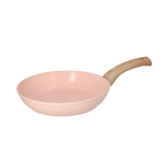 Poêle rose de 24 cm avec poignée en bois clair et surface lisse.