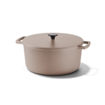 Taupe of Mind gietijzeren braadpan van 24 cm met deksel en ergonomische handvaten