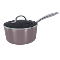 Taupe steelpan 18 cm met roestvrijstalen handvat en glazen deksel met stoomopening.
