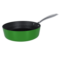 Groene RVS hapjespan van 24 cm met honingraat antikleeflaag en metalen handvat.
