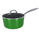 Casserole verte en acier inoxydable 18 cm avec poignée résistante à la chaleur et couvercle en verre avec ouvertures pour la vapeur.