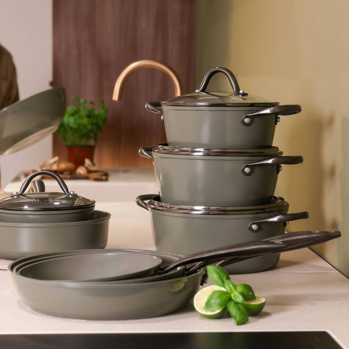 Dark green frying pan 24 cm with non-stick coating and black handle.