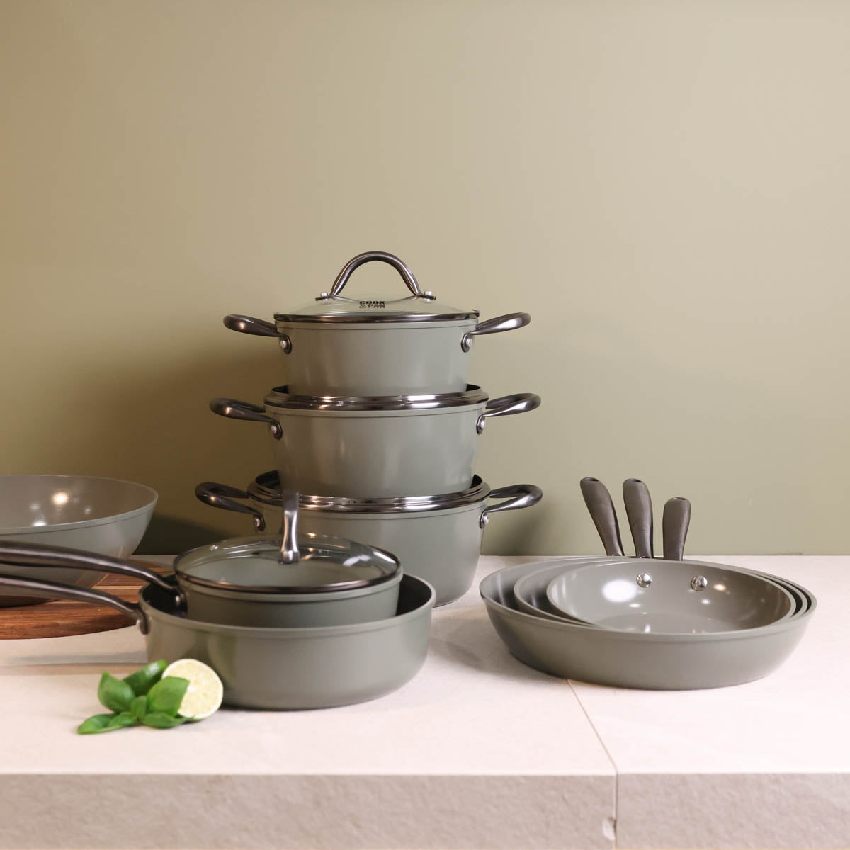 Dark green frying pan 20 cm with non-stick coating and stainless steel handle.