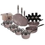 Taupe pannenset van 12 stuks met glazen deksels en anti-aanbaklaag, inclusief pannen en inductie-onderzetters.