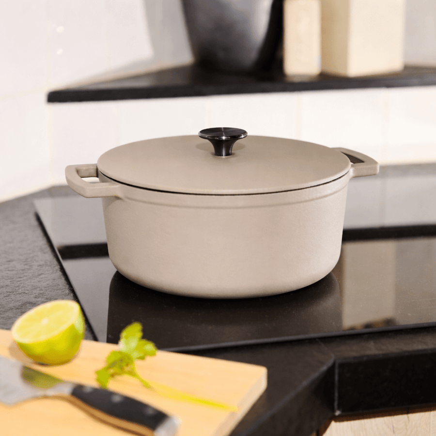 Taupe-colored dutch oven with lid and handles, 28 cm diameter, 6.5 liters capacity.