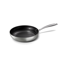 Honey koekenpan 28 cm met keramische antiaanbaklaag en zilverkleurig aluminium lichaam, zwarte greep.