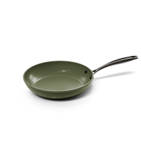 Donkergroene koekenpan van 28 cm met lange metalen handgreep en anti-aanbaklaag.
