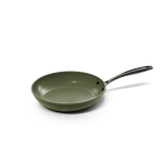 Dunkelgrüne Pfanne 24 cm mit metallischem Griff und glatter Innenseite.