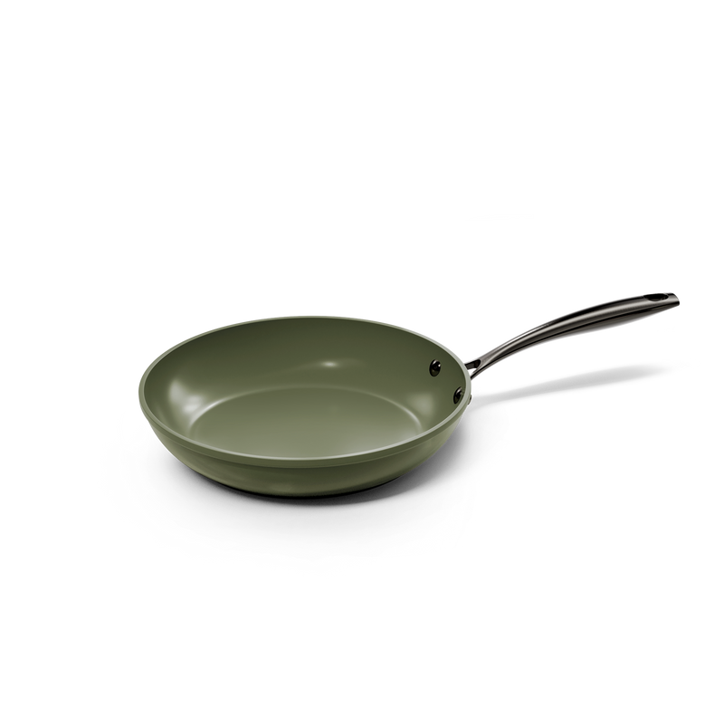 Dark green frying pan 24 cm with metallic handle and smooth interior.