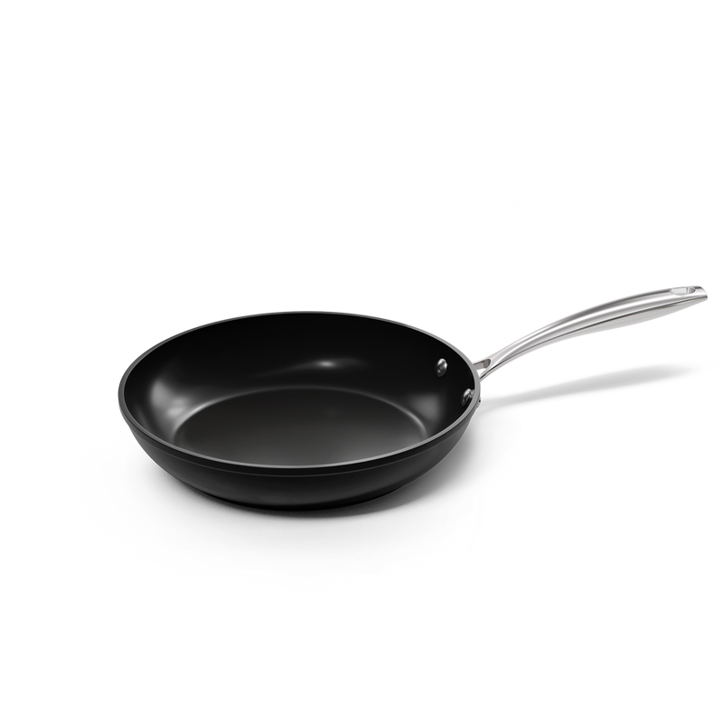 Poêle noire de 28 cm avec poignée en métal et revêtement antiadhésif.