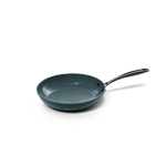 Poêle gris foncé de 20 cm avec manche en métal et revêtement antiadhésif.