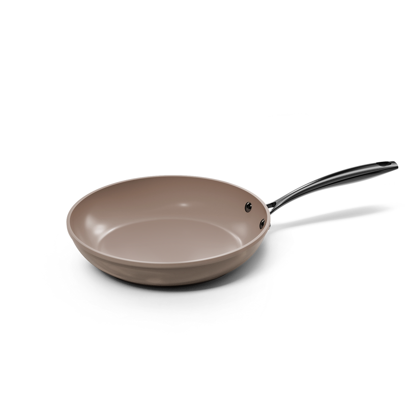 Poêle taupe de 28 cm avec revêtement antiadhésif et manche noir.