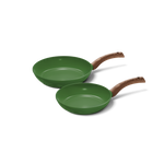 Ensemble de deux poêles vertes avec poignées en bois de différentes tailles.