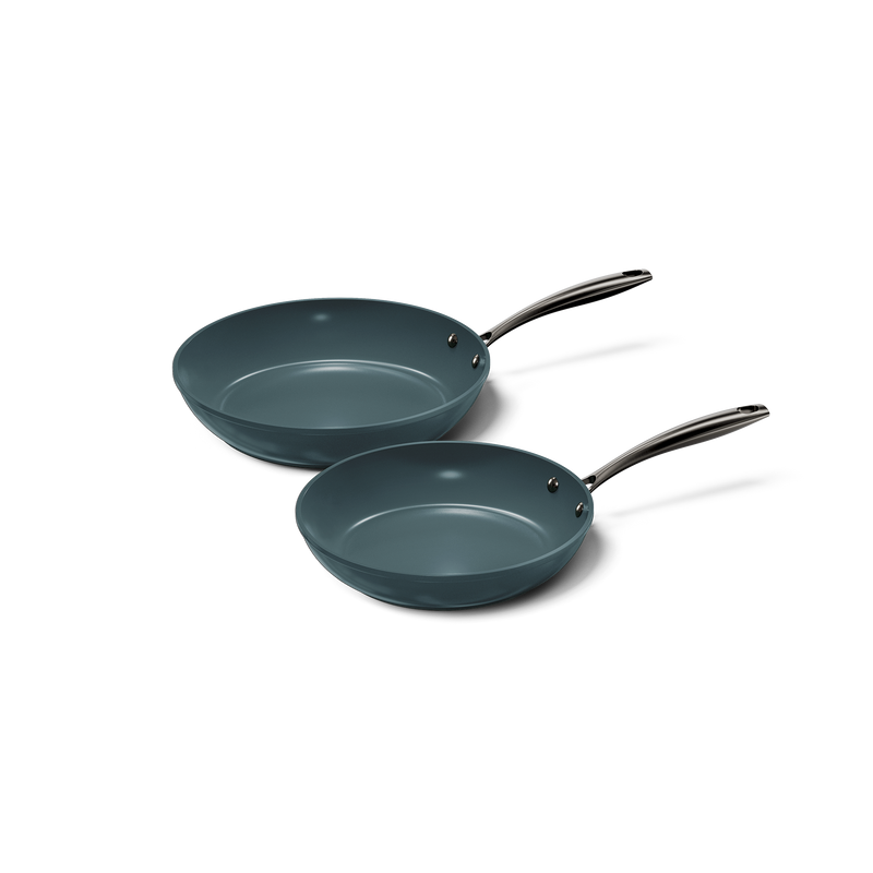 Two anthracite gray frying pans with non-stick coating and metal handles.