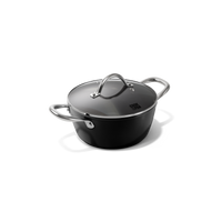 Zwarte matte kookpan met deksel en roestvrijstalen handgrepen, 22 cm diameter.