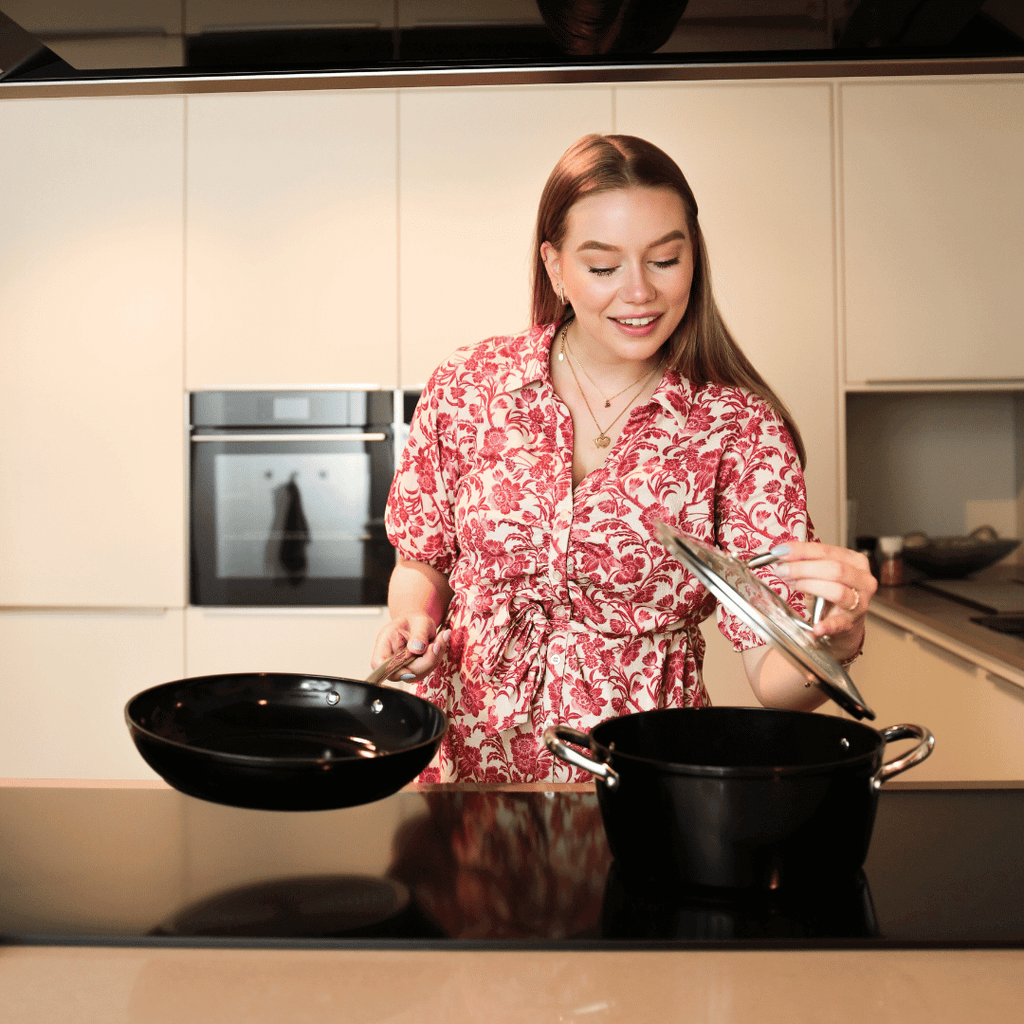 Zwarte Kookpot 22 cm met deksel en koekenpan | SIgnature By C&P 