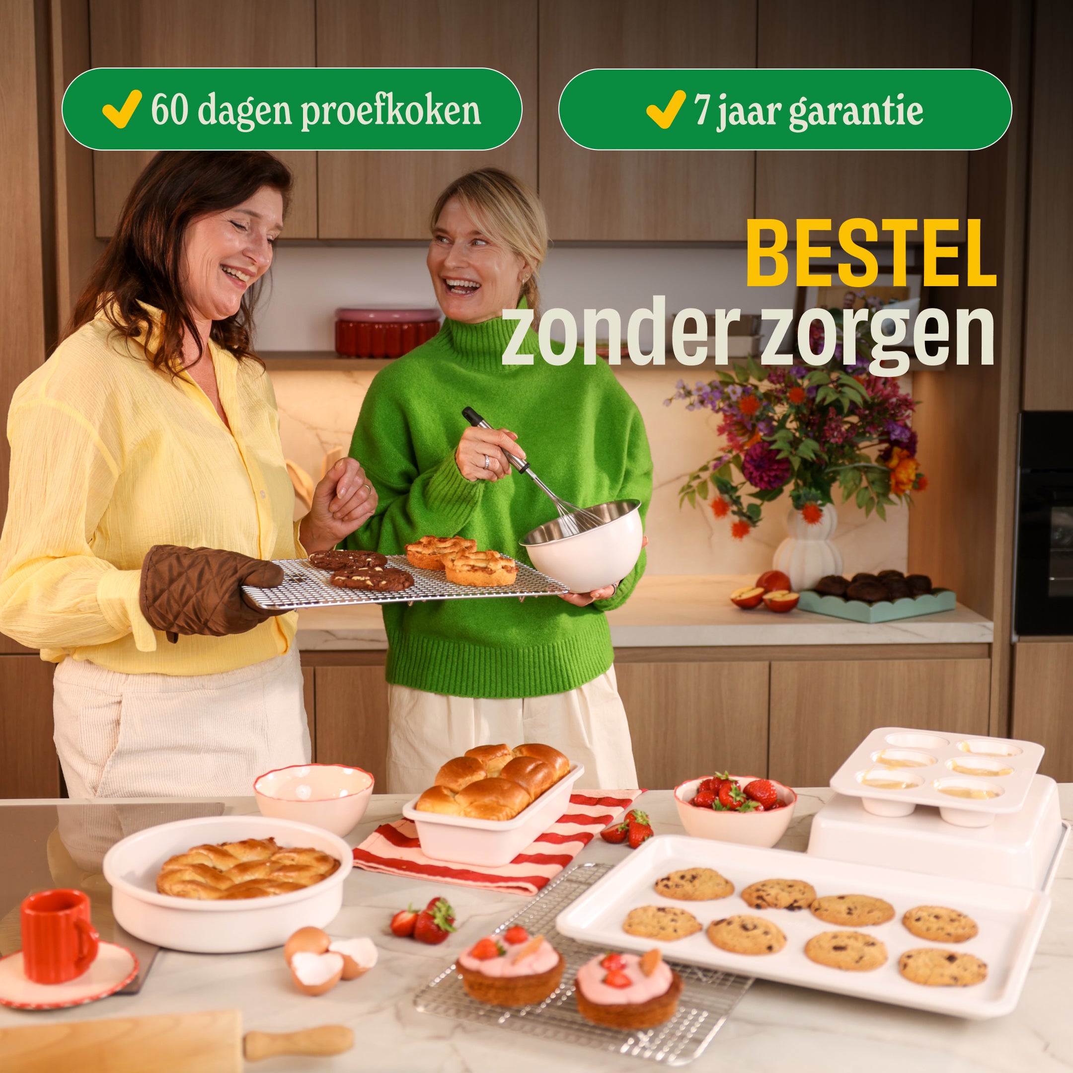 Twee vrouwen in keuken met Cook & Pan Go Ivory bakset, 60 dagen proeikoken en 7 jaar garantie