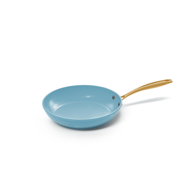 Lichtblauwe koekenpan van 20 cm met keramische antiaanbaklaag en goudkleurig handvat.
