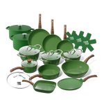 Batterie de cuisine verte 15 pièces avec poignées en bois, différentes tailles et couvercles en verre.