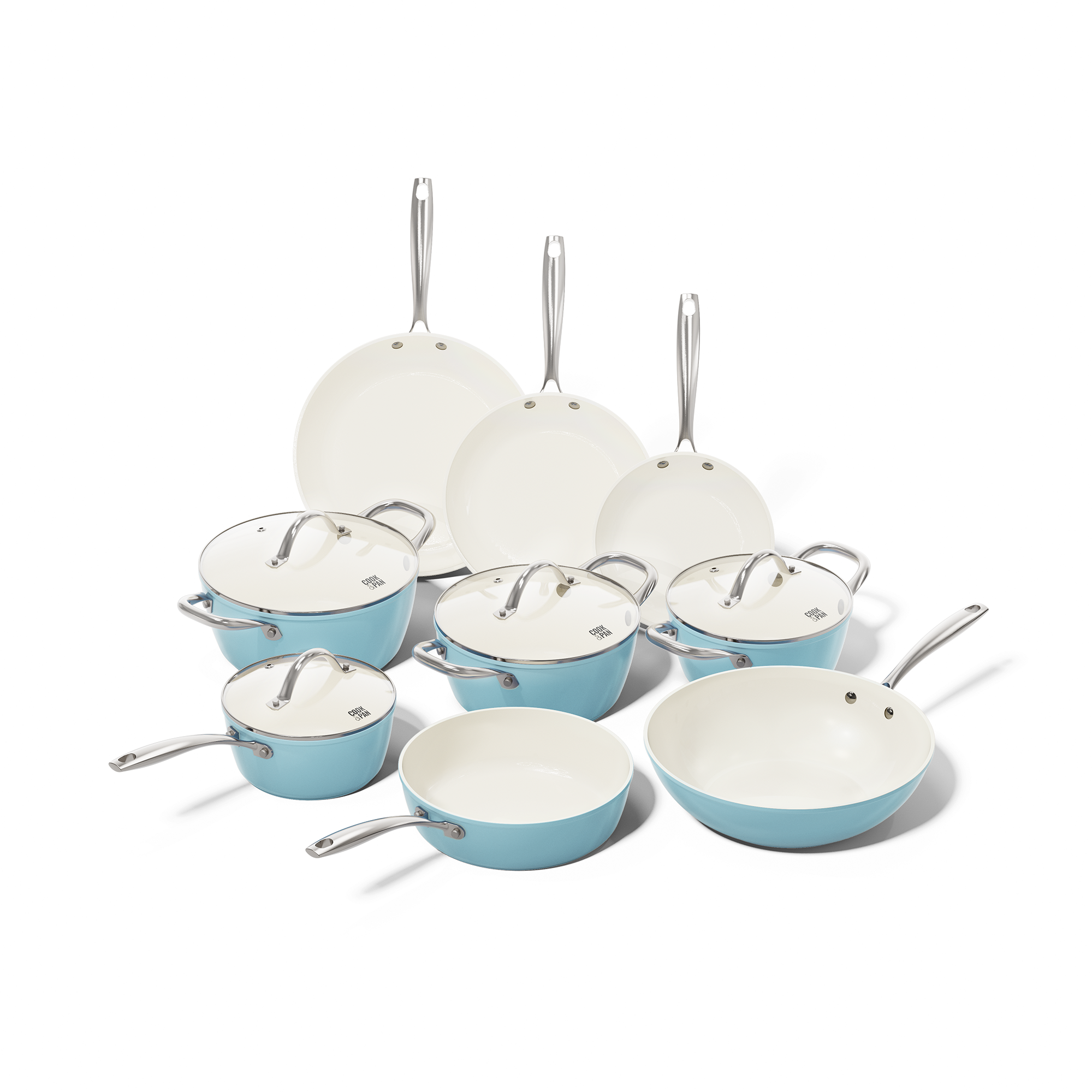 Batterie de cuisine bleue 9 pièces avec revêtement antiadhésif et poignées et couvercles en acier inoxydable.