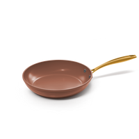Sienna koekenpan 28 cm met roze-bruine keramische antiaanbaklaag en gouden greep.