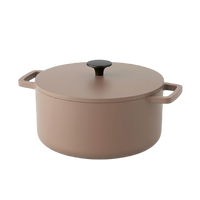 Taupekleurige gietijzeren braadpan met deksel en zwarte knop, 28 cm, 6,5 liter inhoud.