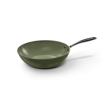 Donkergroene wokpan van 30 cm met lange metalen handgreep.