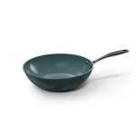 Poêle wok gris foncé de 30 cm avec poignée en métal et grand bol profond.